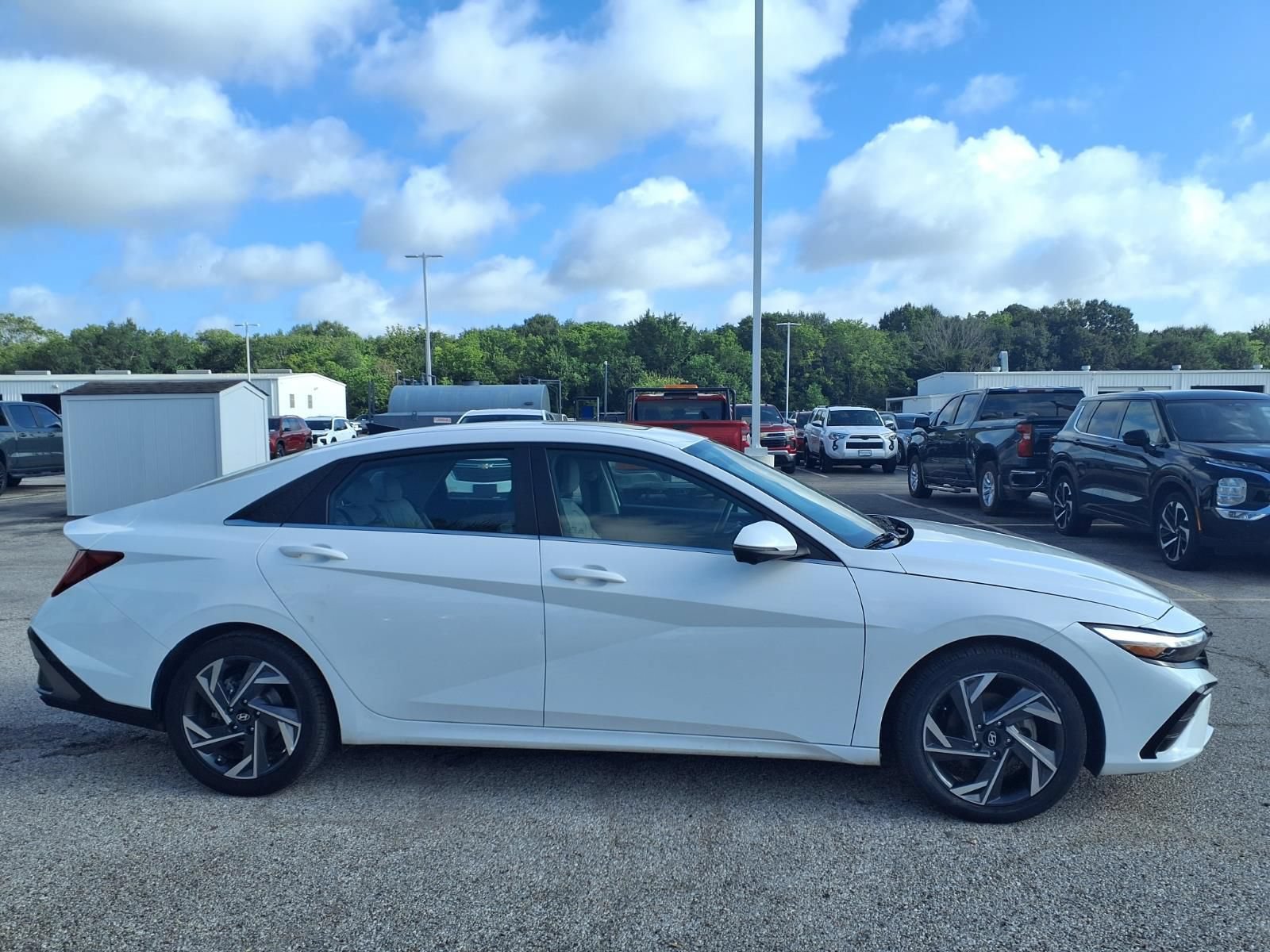 Used 2024 Hyundai Elantra Limited FWD image 21