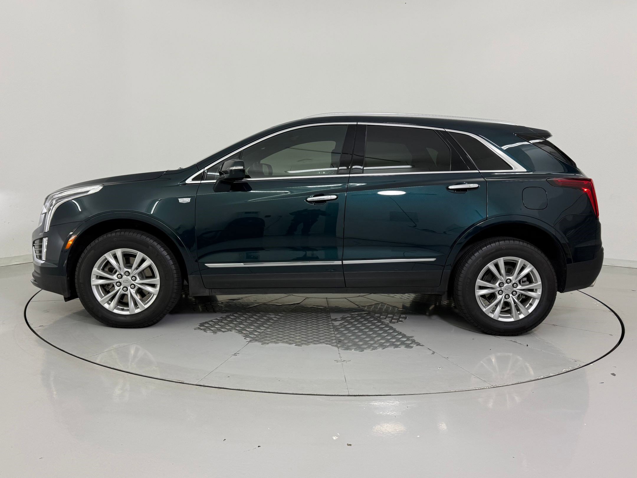 Used 2024 Cadillac XT5 Luxury image 2