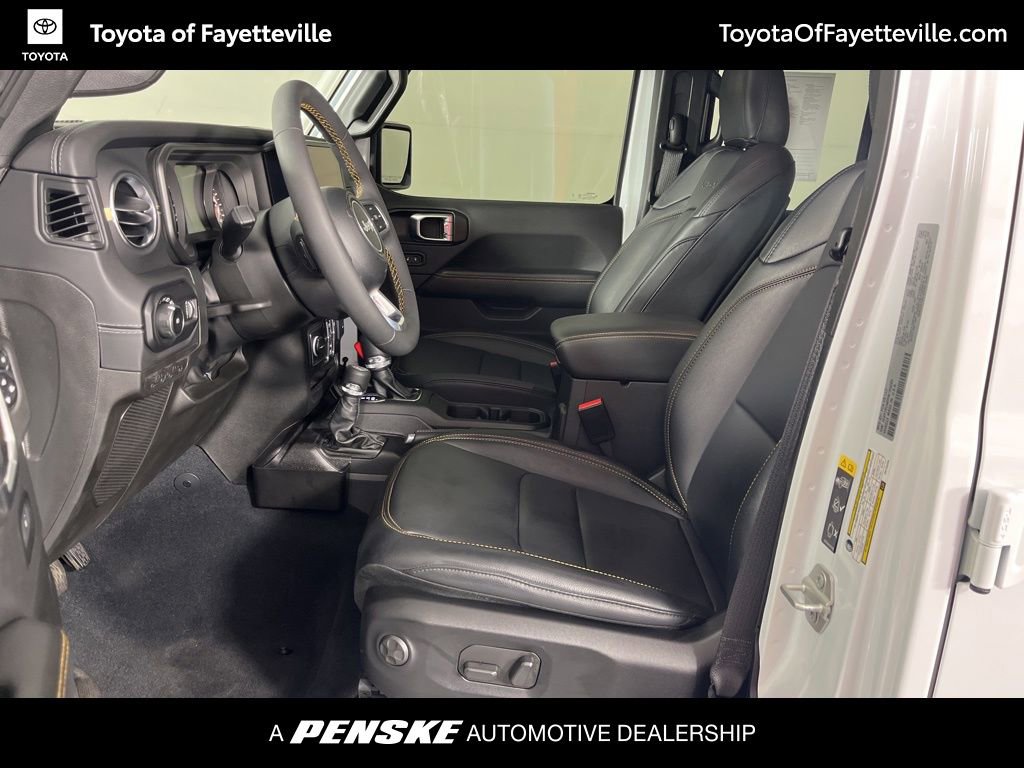 Used 2024 Jeep Wrangler Unlimited Sahara w/ Technology Group AWD/4WD image 19