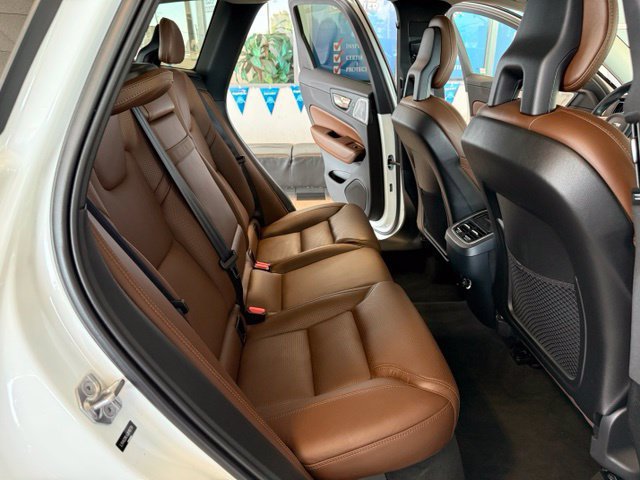 Used 2018 Volvo XC60 T6 Inscription w/ Luxury Seat Package AWD/4WD image 24
