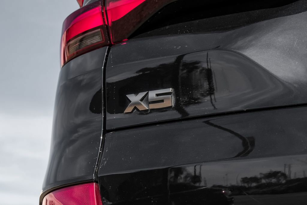 Used 2022 BMW X5 M50i w/ Executive Package image 57