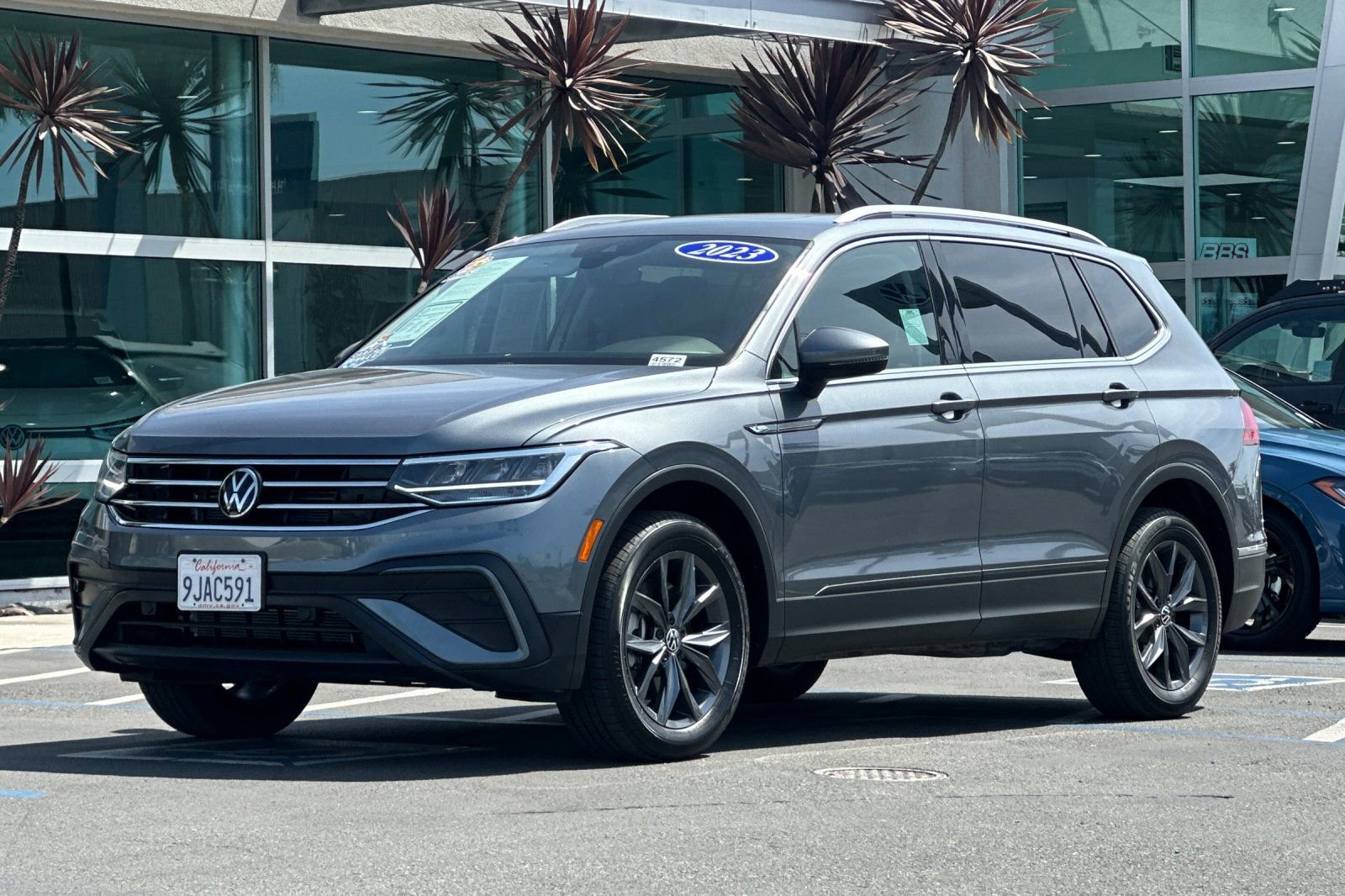 Certified 2023 Volkswagen Tiguan SE w/ Panoramic Sunroof Package image 8