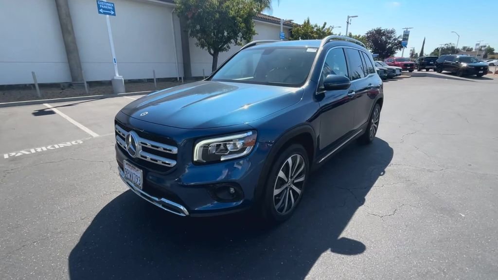 Used 2021 Mercedes-Benz GLB 250 w/ Premium Package image 4