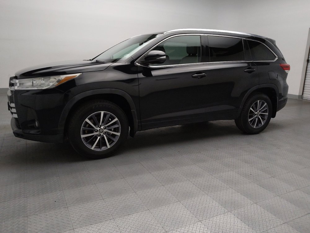 Used 2017 Toyota Highlander XLE image 2