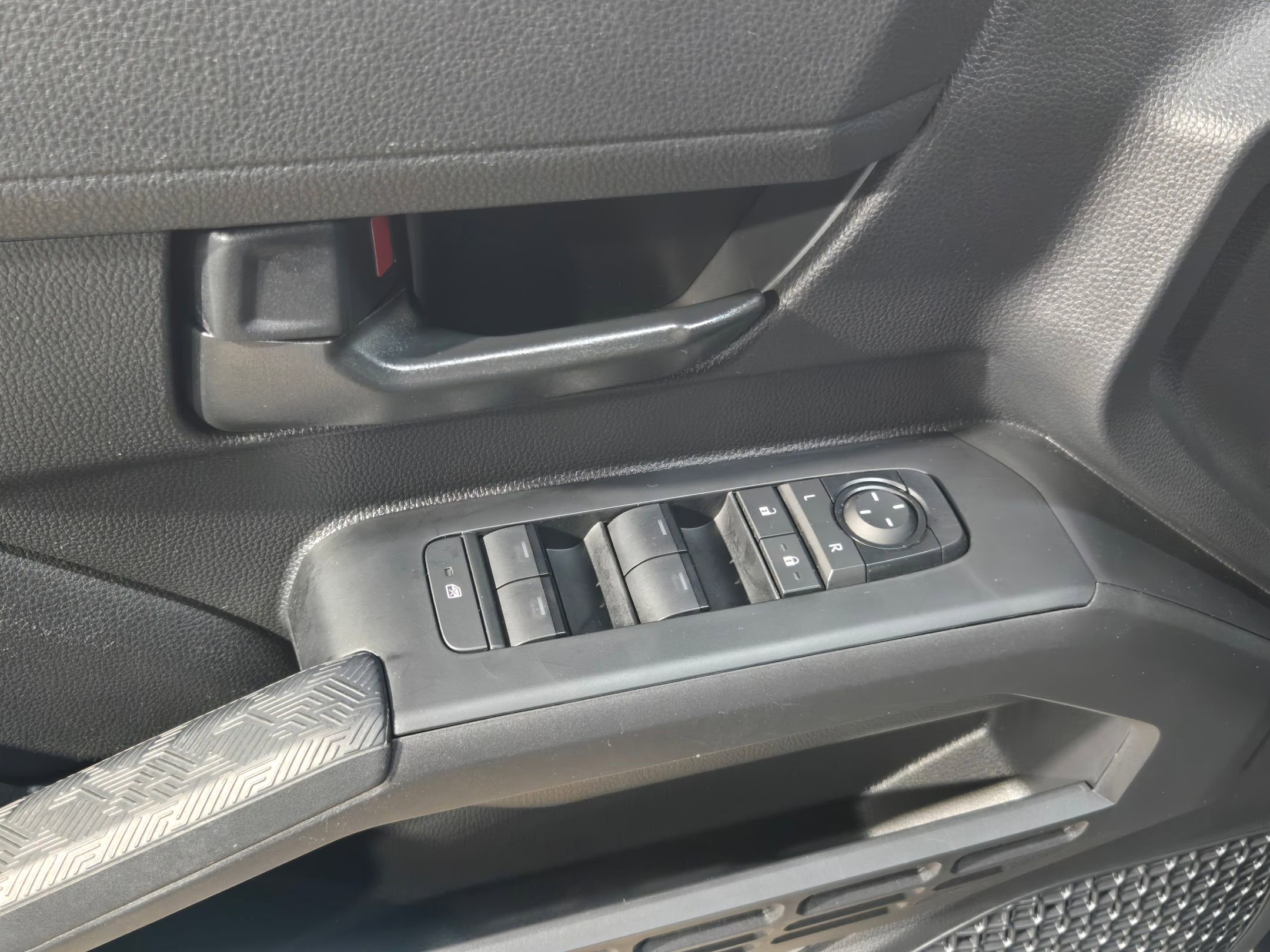 Used 2024 Toyota Tacoma SR image 25