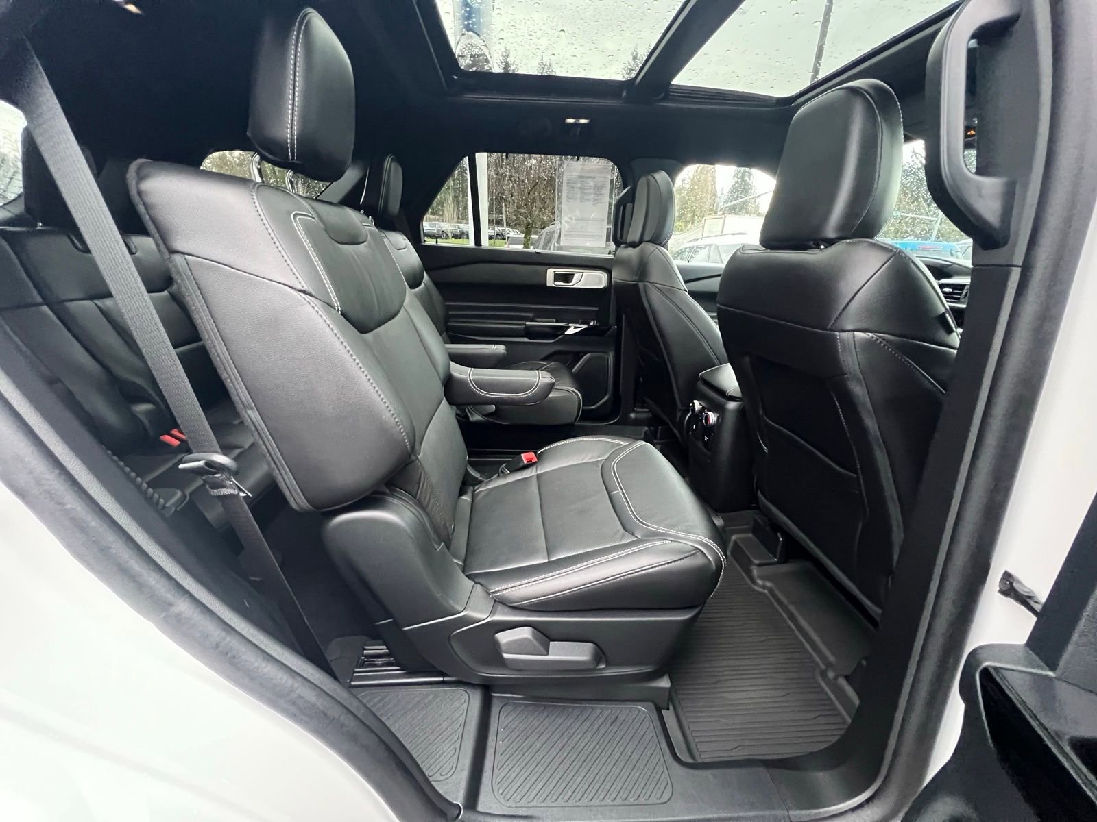 Used 2024 Ford Explorer ST w/ Technology Package image 18