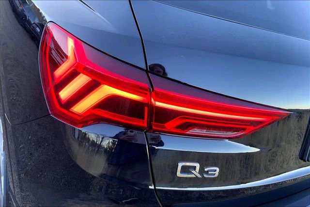 Certified 2025 Audi Q3 2.0T Premium w/ Convenience Package image 29