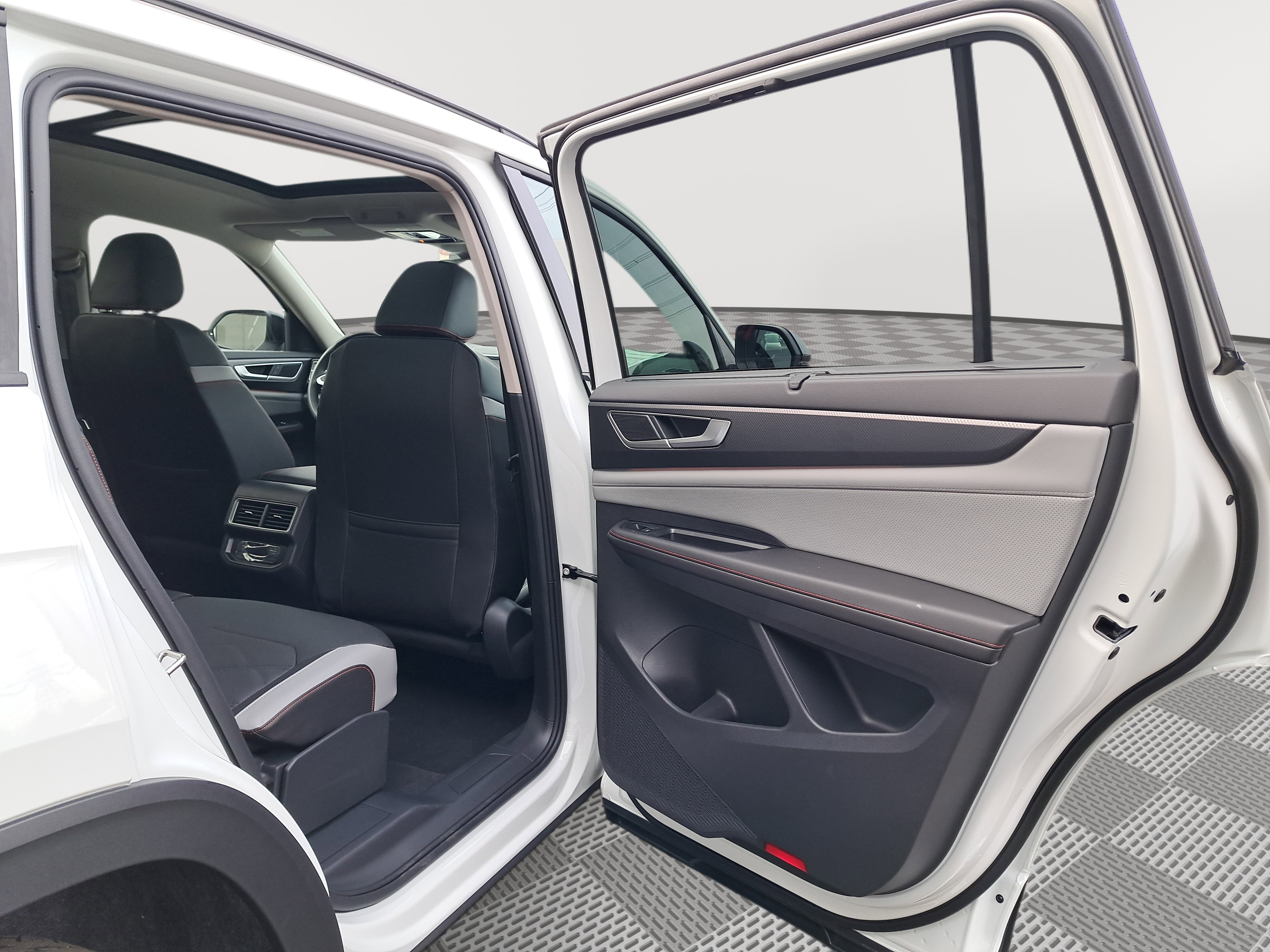 New 2025 Volkswagen Atlas Peak Edition SE image 14