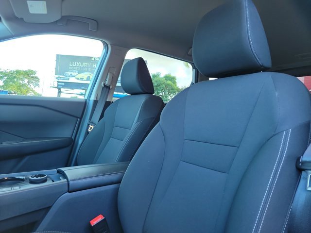 Used 2025 Nissan Rogue S image 21