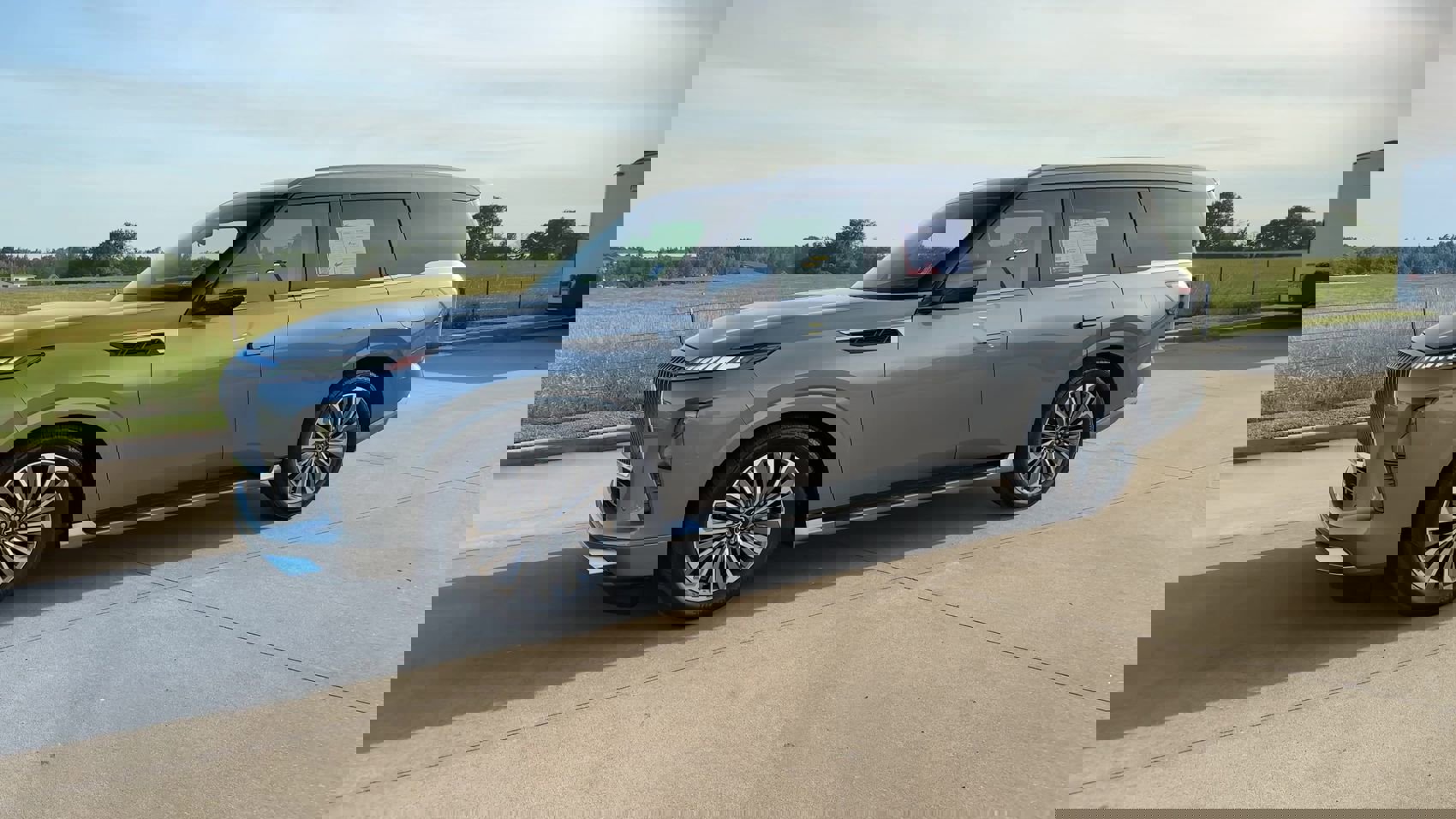 Used 2025 INFINITI QX80 Sensory image 4