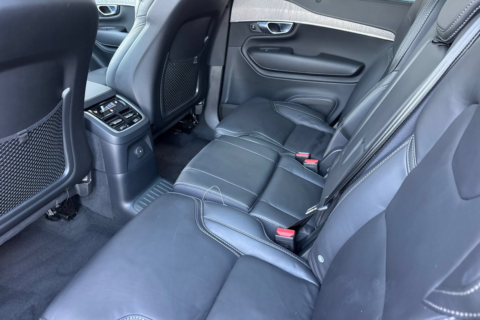 Used 2025 Volvo XC90 T8 Ultra w/ Protection Package Premier AWD/4WD image 12