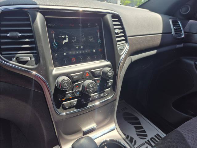 Used 2018 Jeep Grand Cherokee Altitude AWD/4WD image 15