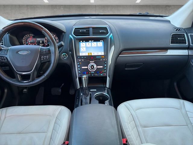 Used 2017 Ford Explorer Platinum image 3