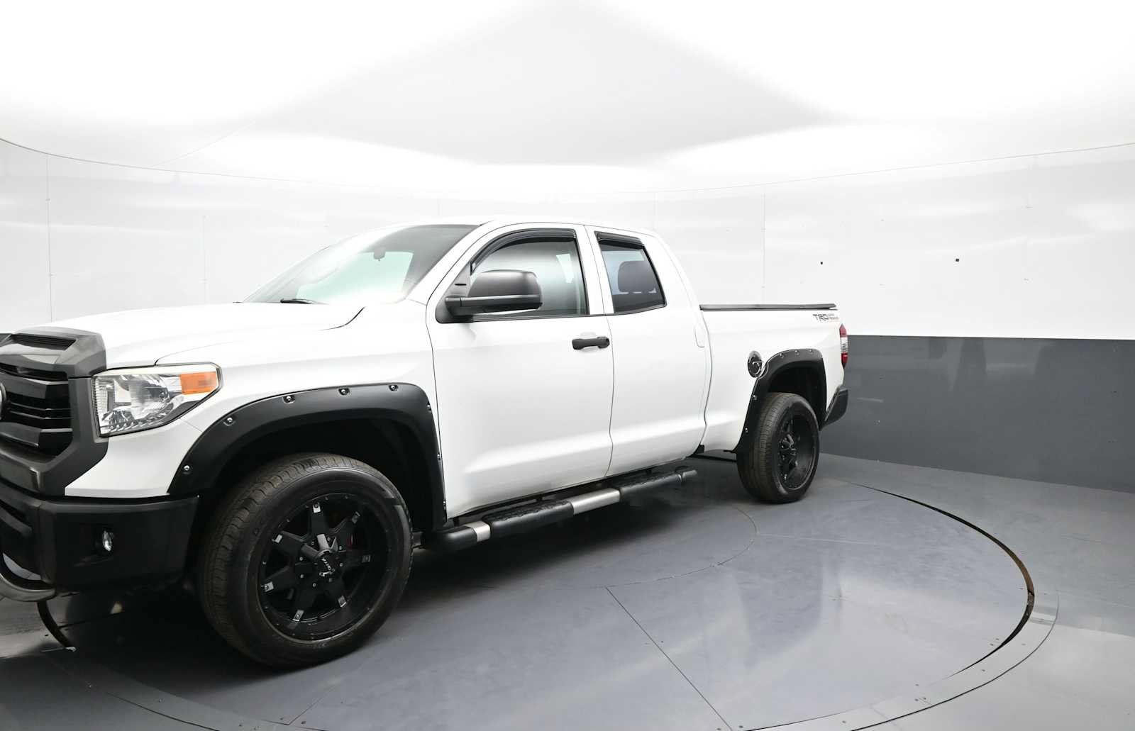 Used 2016 Toyota Tundra SR w/ Exterior Package AWD/4WD image 9