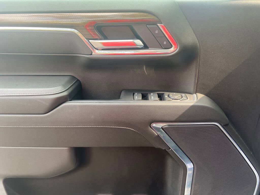 Used 2025 Chevrolet Silverado 1500 LT image 10