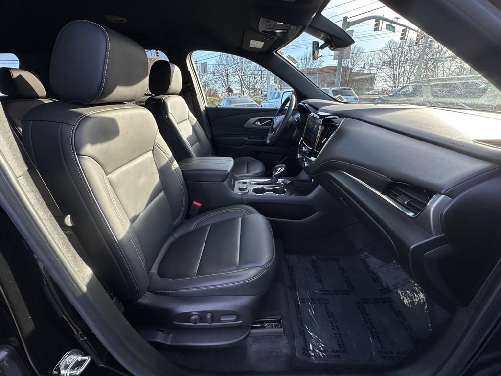 Used 2023 Chevrolet Traverse LT w/ LPO, Cargo Package AWD/4WD image 27