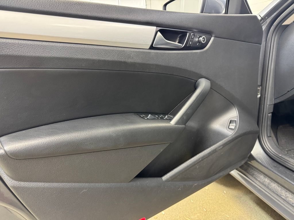 Used 2013 Volkswagen Passat 2.5 SE FWD image 8