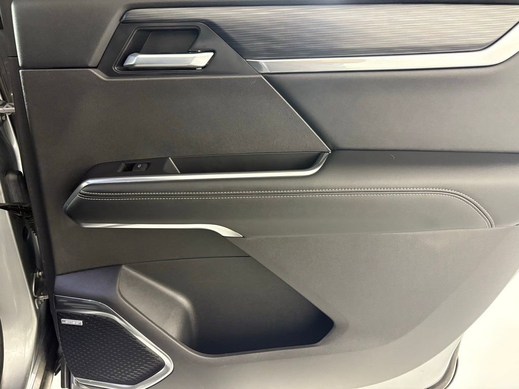 Used 2025 GMC Acadia Elevation image 43