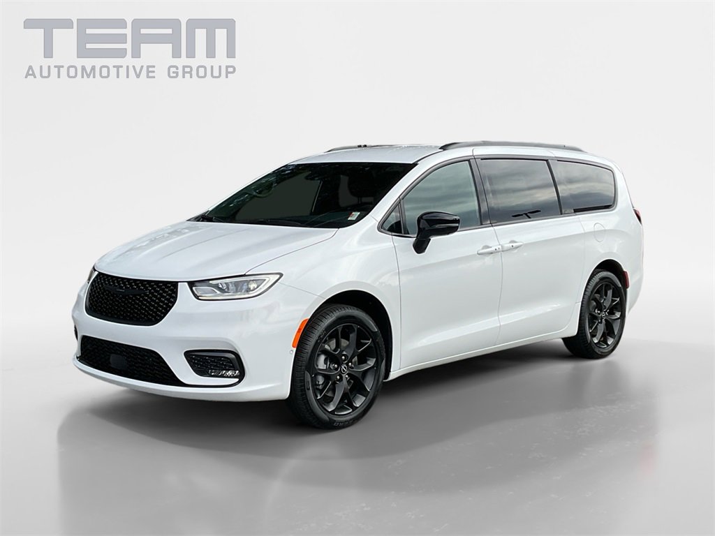 New 2026 Chrysler Pacifica Select w/ S Appearance Package image 3