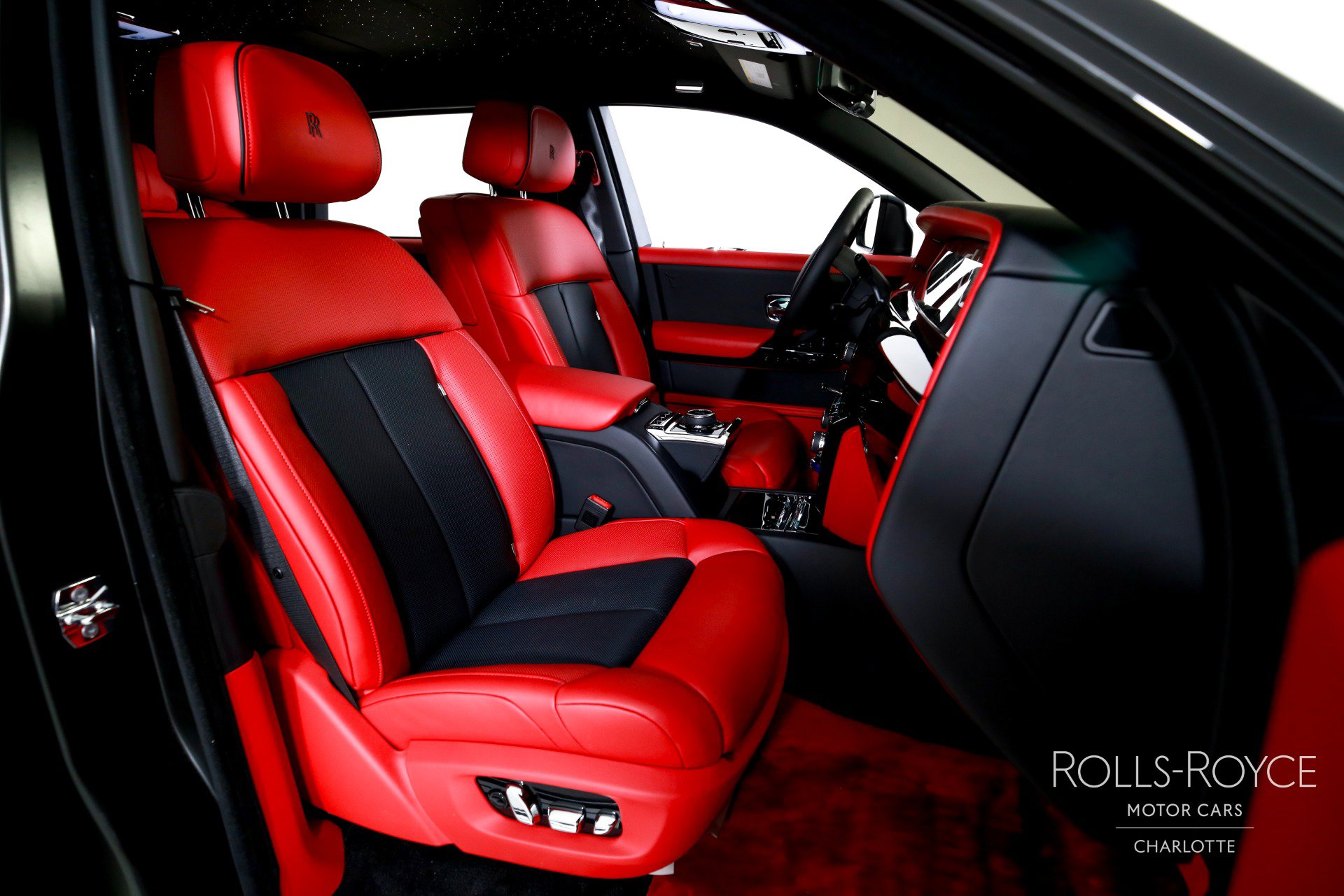 Used 2024 Rolls-Royce Phantom Extended Wheelbase w/ The Phantom Package image 36