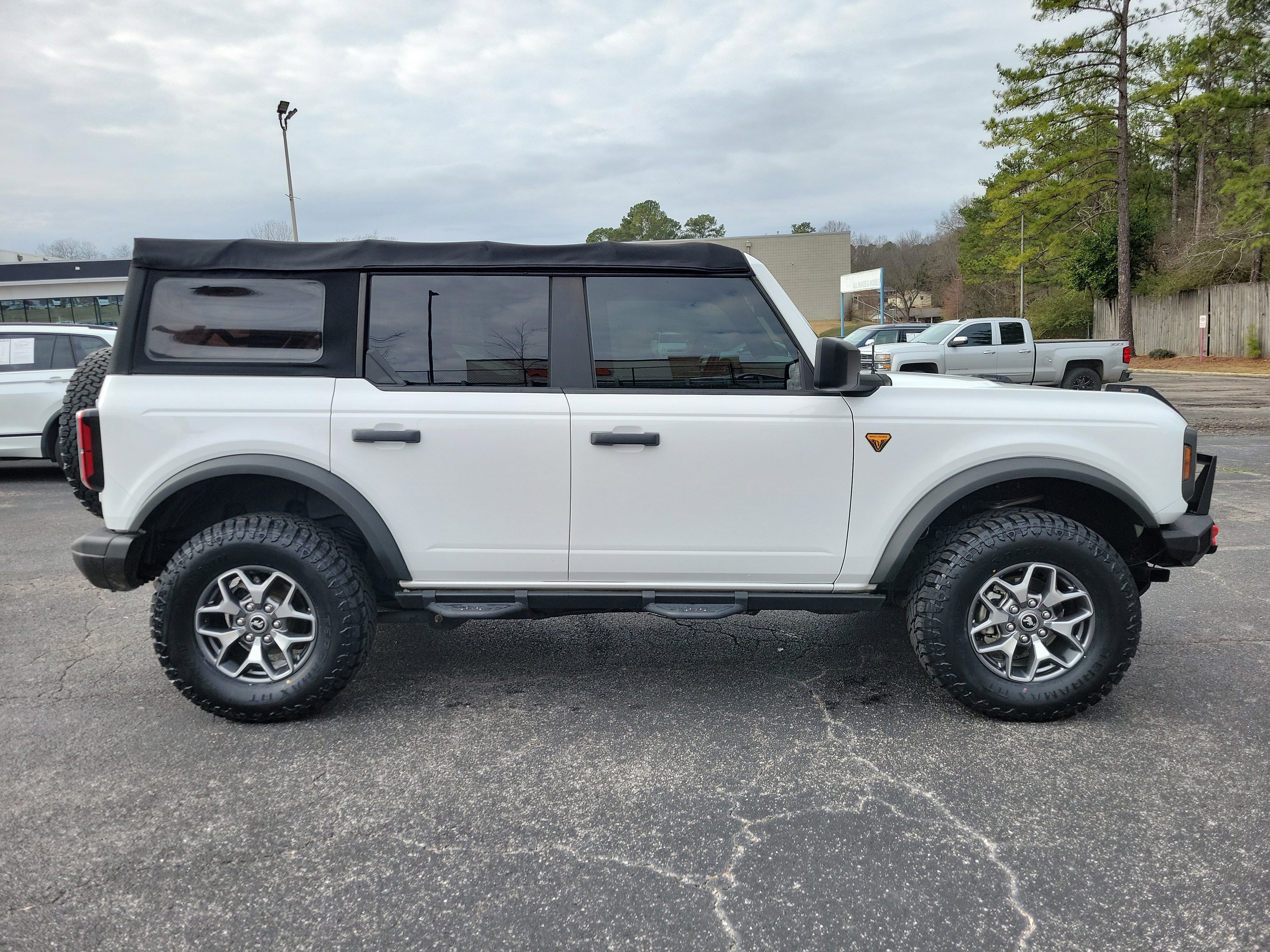 Used 2021 Ford Bronco Badlands image 2
