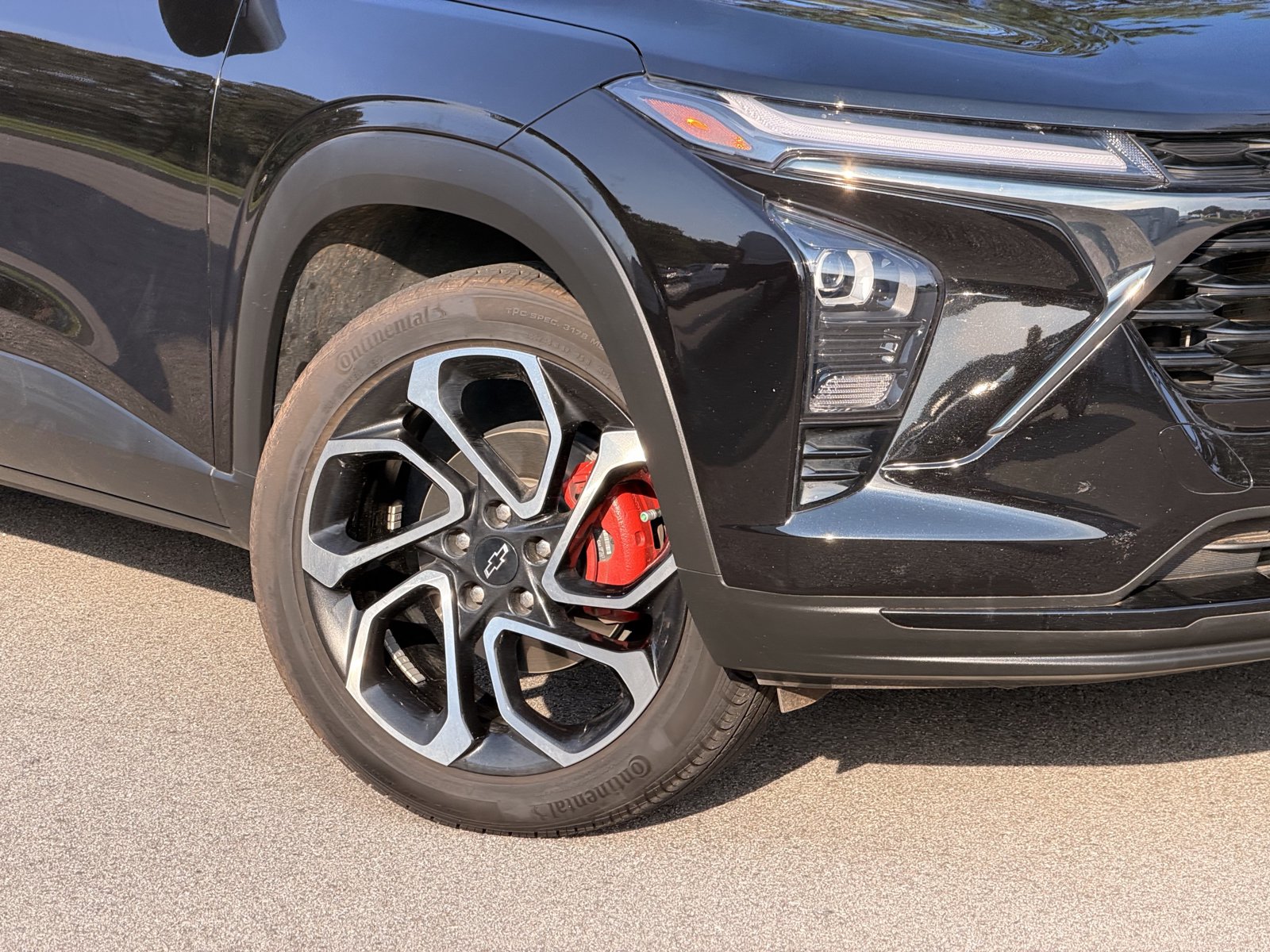 Used 2024 Chevrolet Trax RS w/ Driver Confidence Package FWD image 3