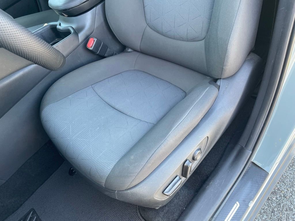 Used 2022 Toyota RAV4 XLE w/ Convenience Package FWD image 23