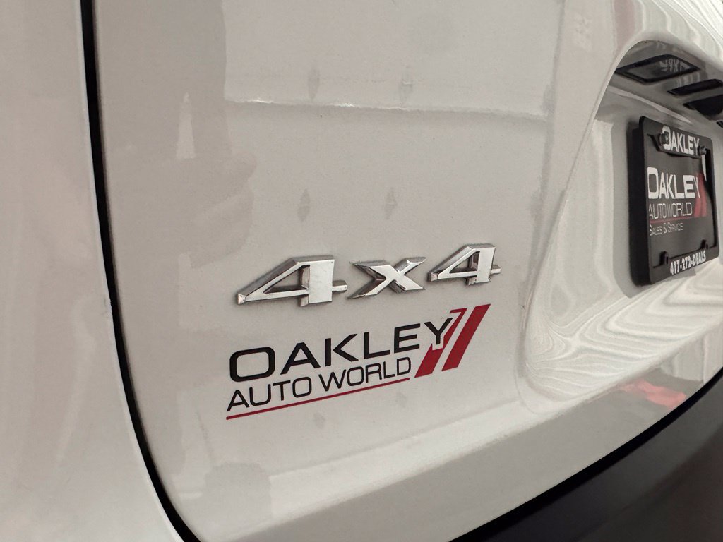 Used 2021 Jeep Cherokee Latitude Plus AWD/4WD image 16