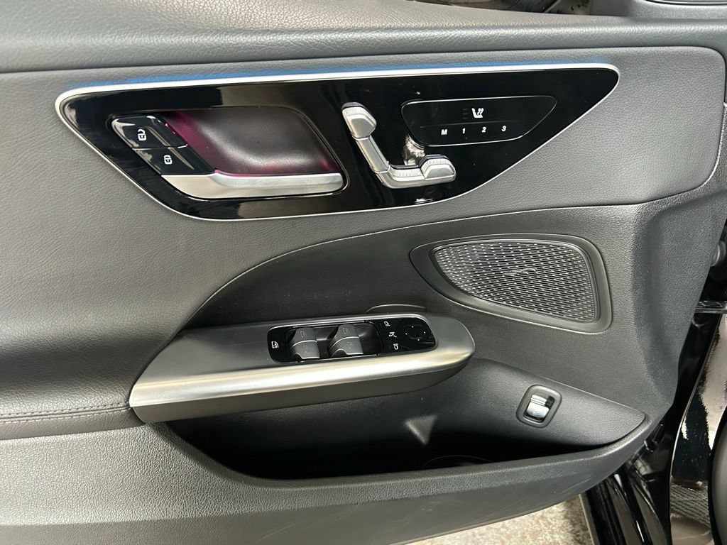 Used 2025 Mercedes-Benz C 300 4MATIC Sedan image 16