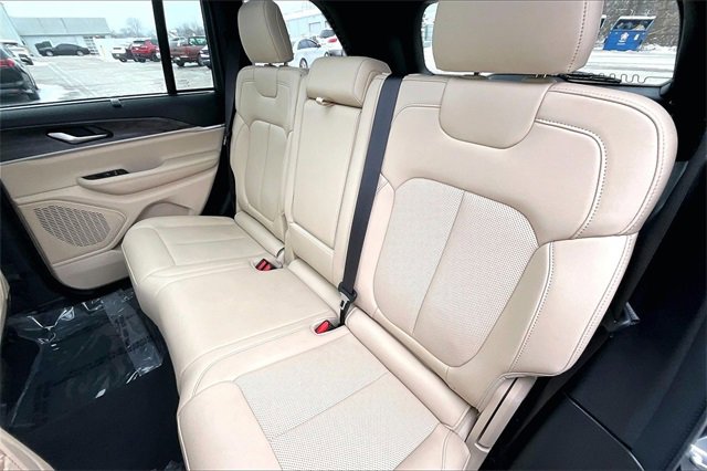 Certified 2024 Jeep Grand Cherokee Limited w/ Luxury Tech Group II image 26