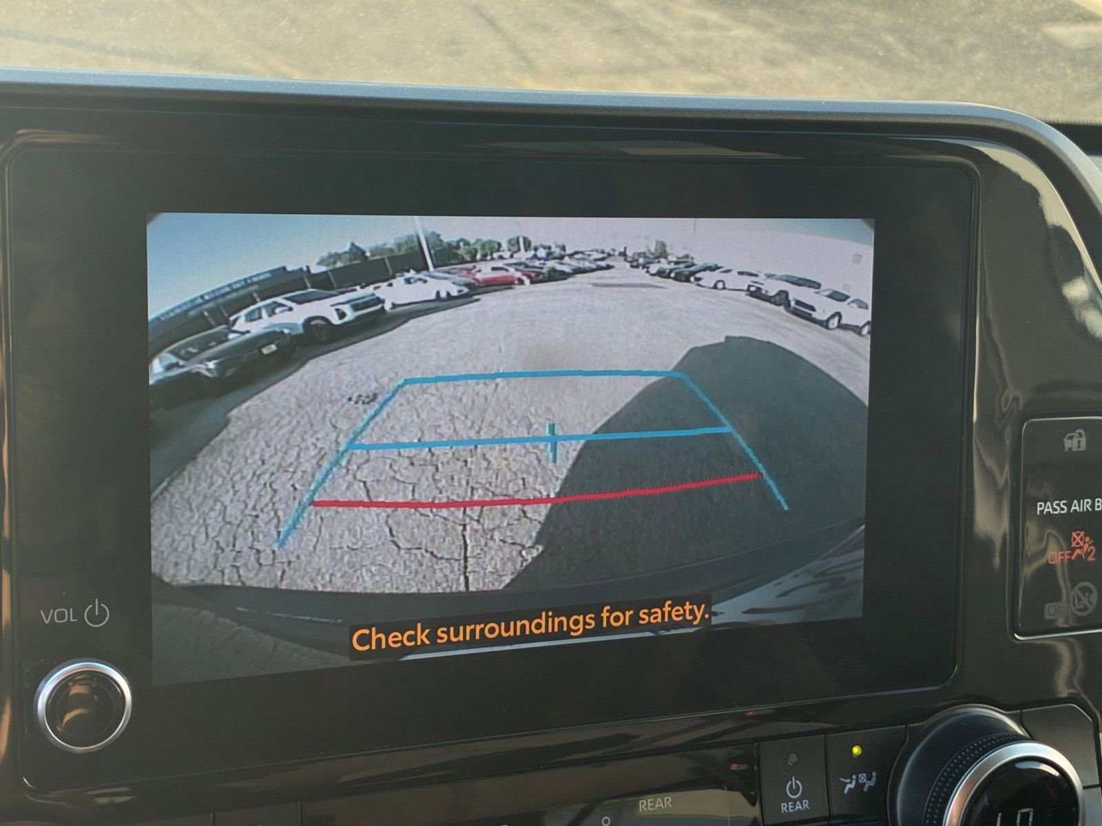 Used 2025 Toyota Highlander LE FWD image 25