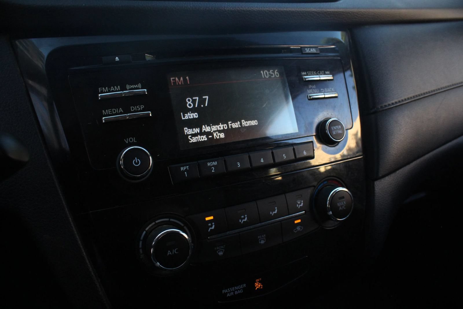 Used 2017 Nissan Rogue S w/ S Appearance Package FWD image 31
