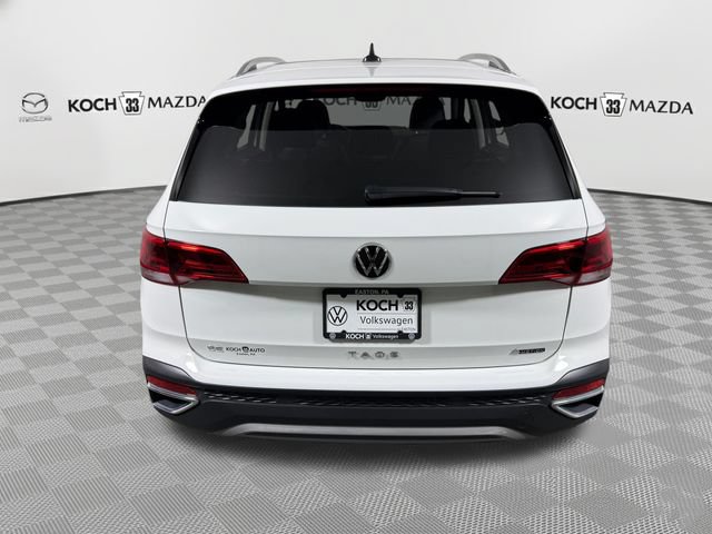 Used 2023 Volkswagen Taos SE w/ Panoramic Sunroof Package AWD/4WD image 7