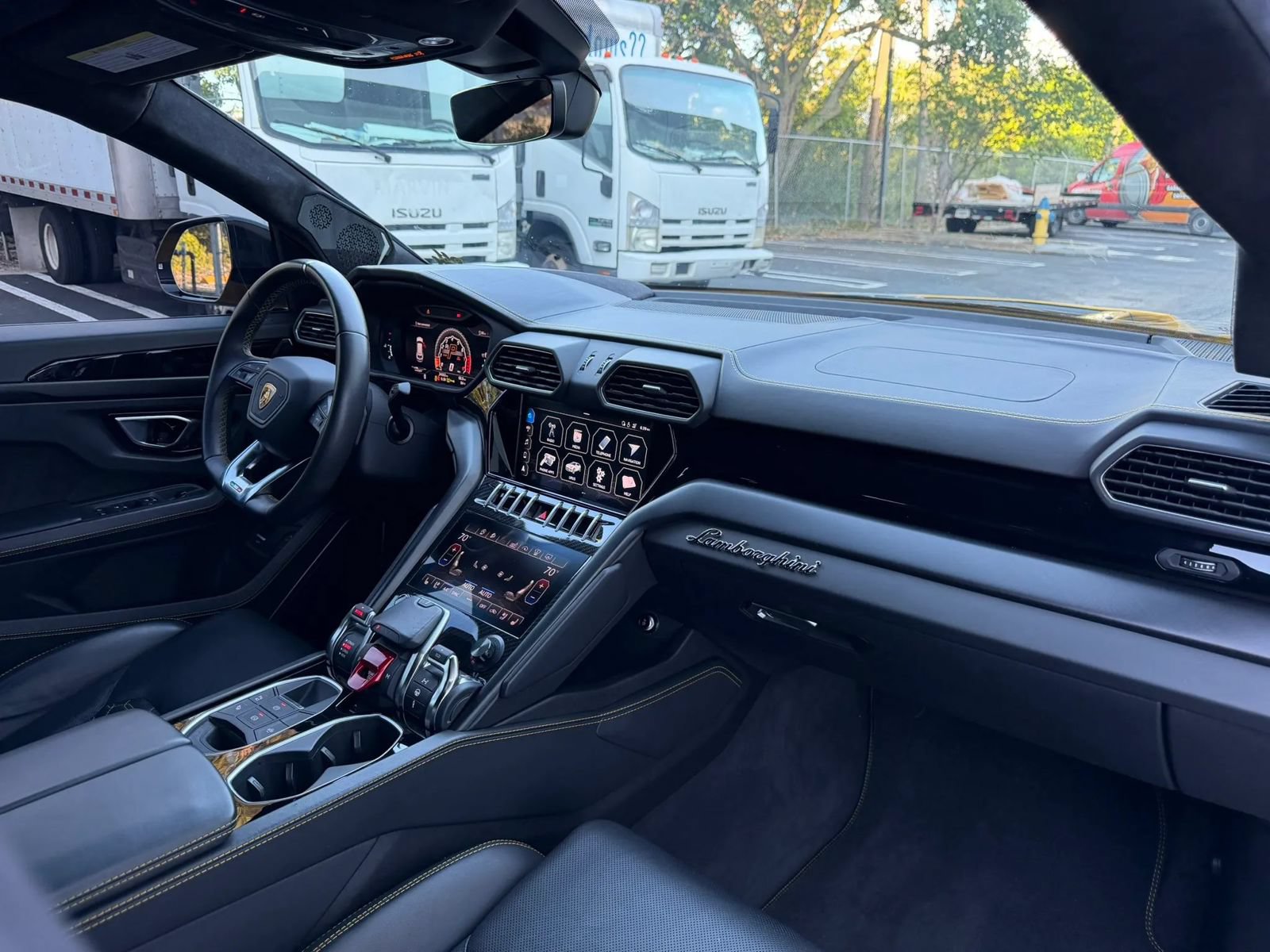 Used 2021 Lamborghini Urus AWD/4WD image 40