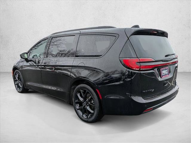 Used 2025 Chrysler Pacifica Limited image 8