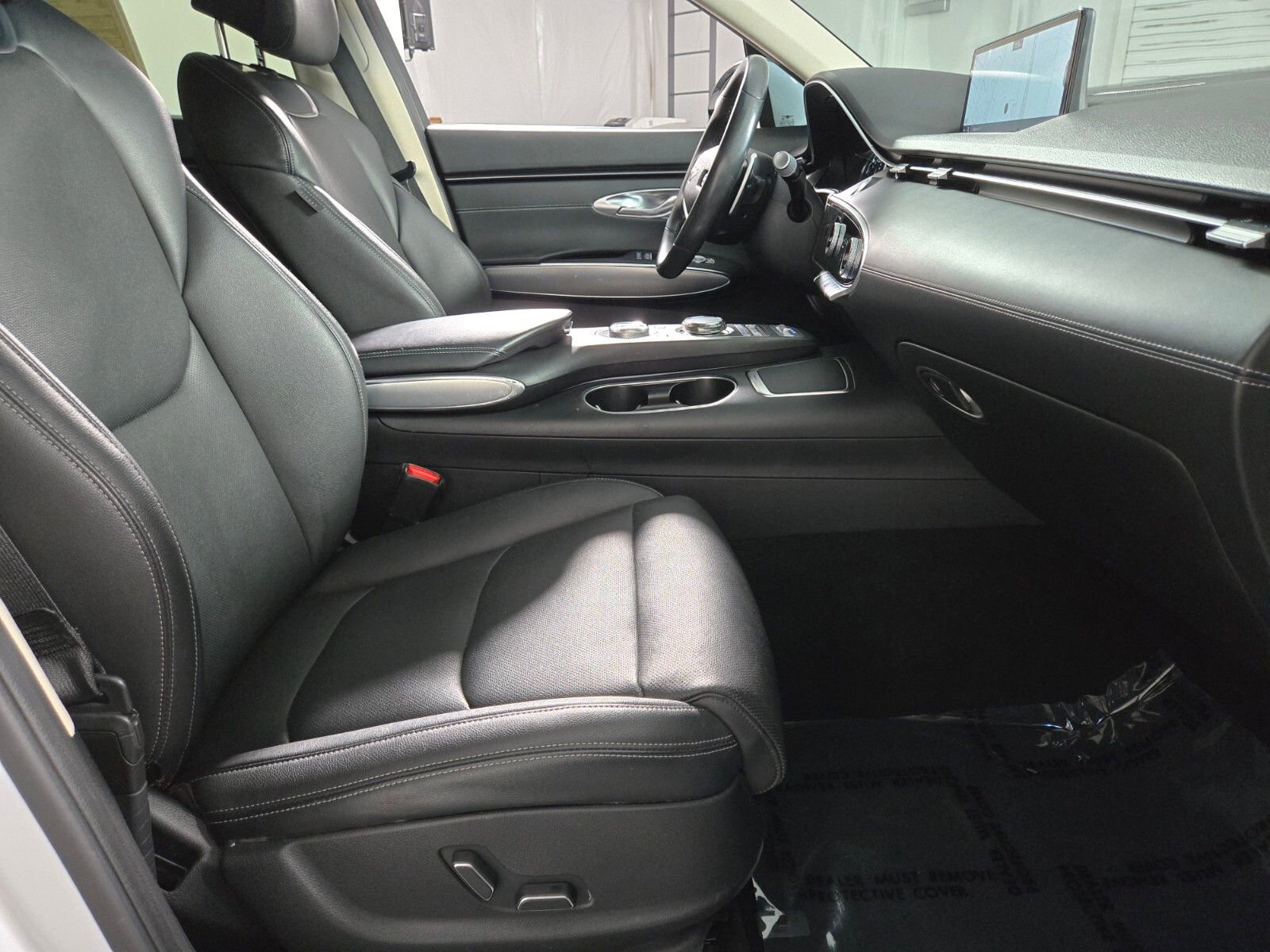 Used 2022 Genesis GV70 2.5T w/ Select Package AWD/4WD image 3