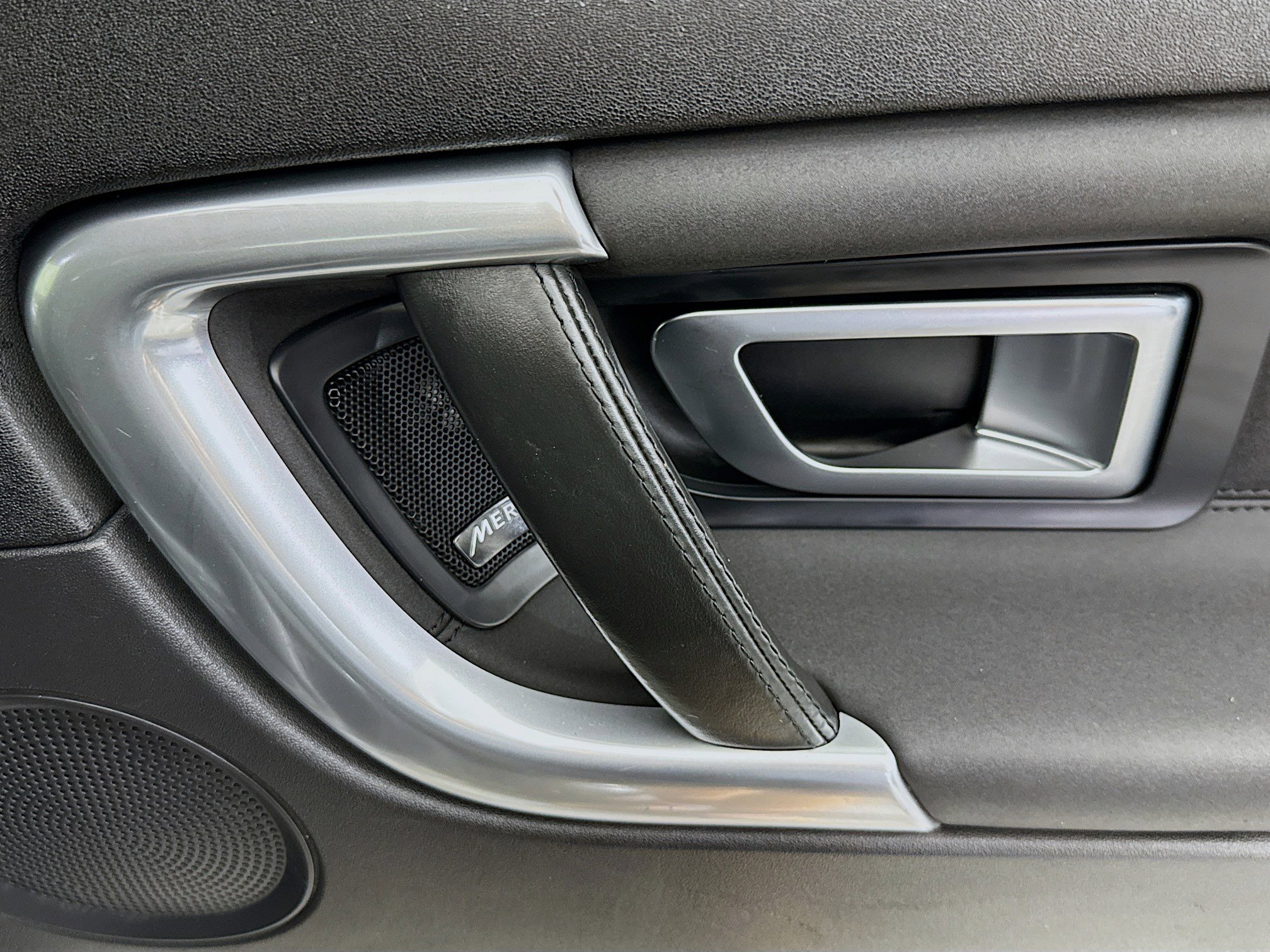 Used 2019 Land Rover Discovery Sport HSE image 30