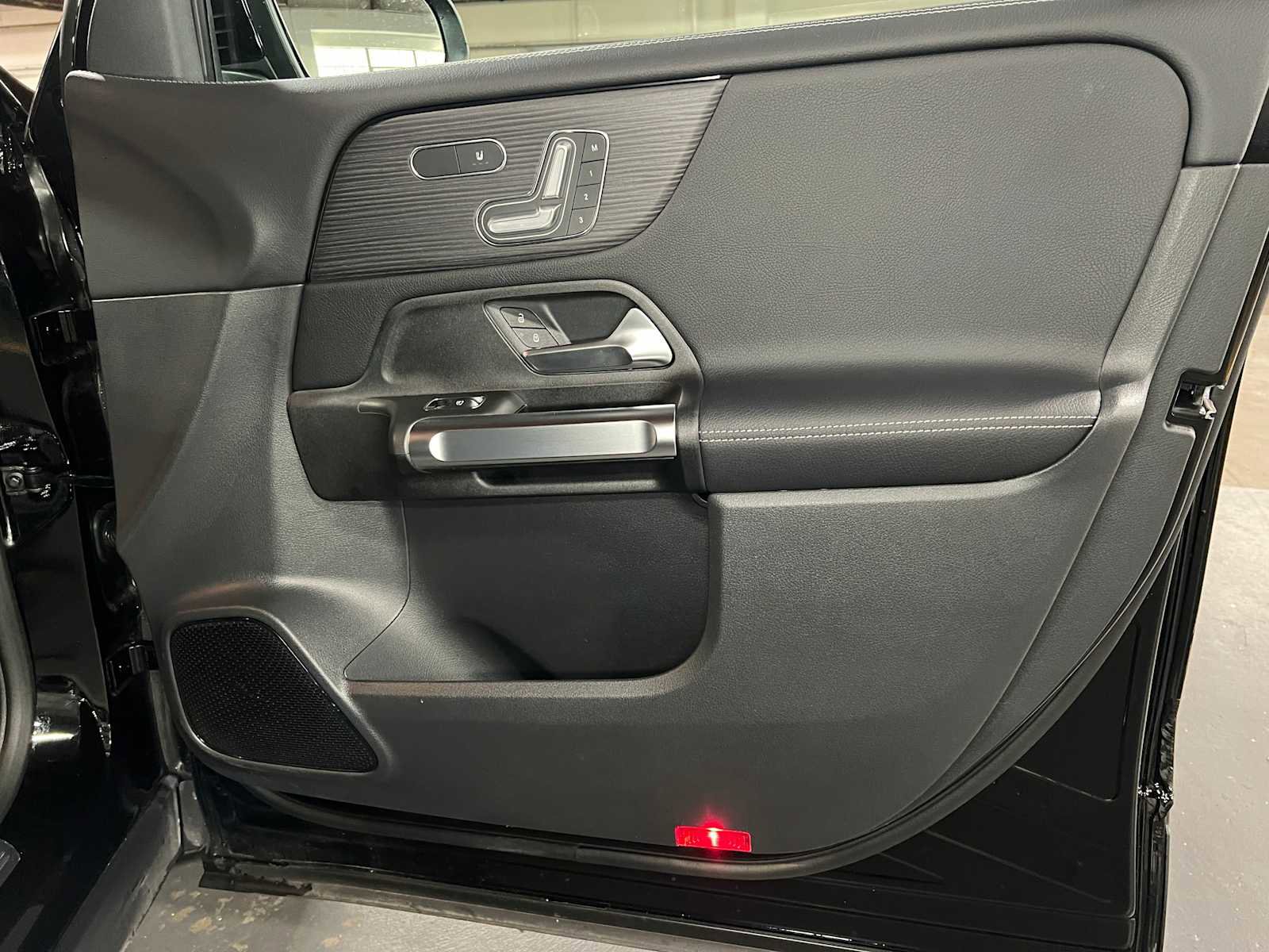 Used 2026 Mercedes-Benz GLB 250 4MATIC image 10