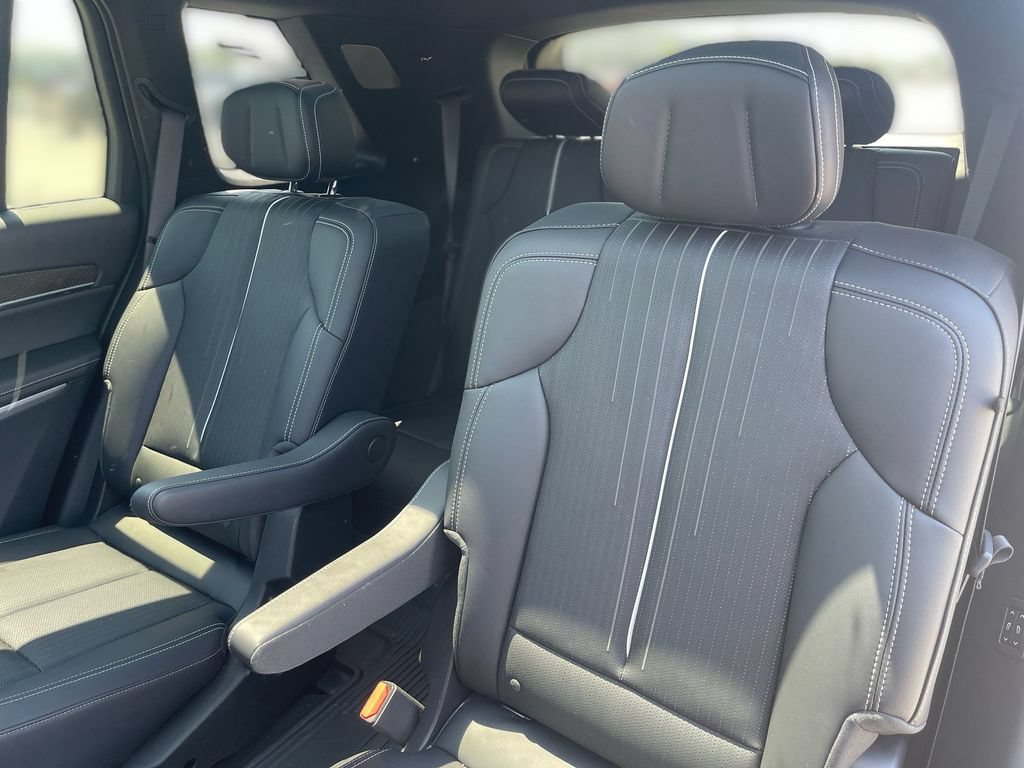 Certified 2026 Cadillac Vistiq Sport w/ LPO, Floor Liner Package AWD/4WD image 36