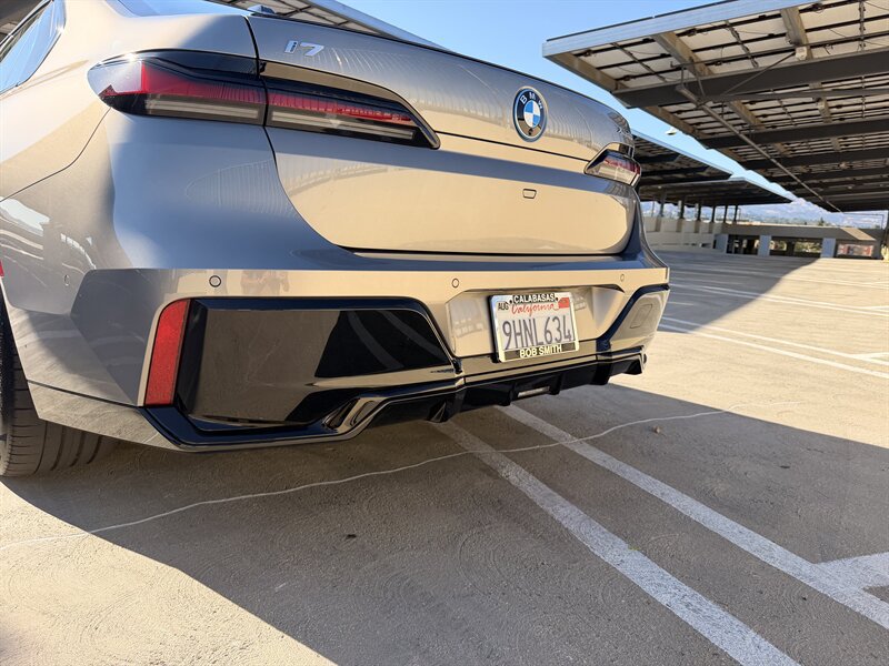 Used 2023 BMW i7 xDrive60 w/ Parking Assistance Package AWD/4WD image 10