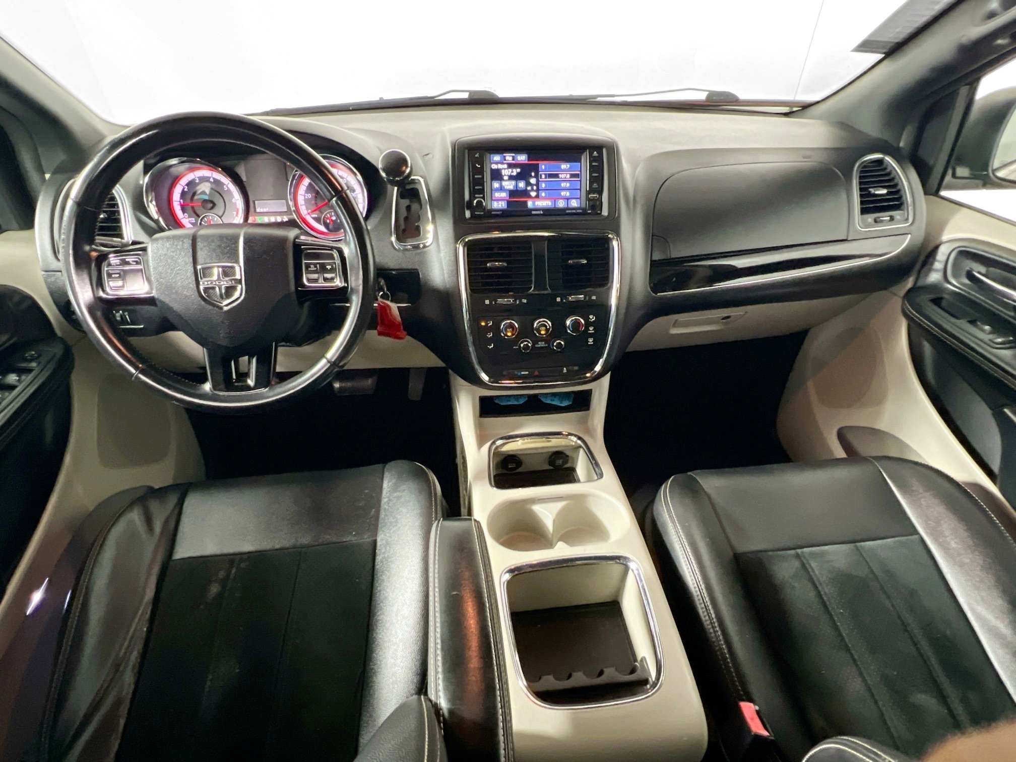 Used 2018 Dodge Grand Caravan SXT FWD image 29