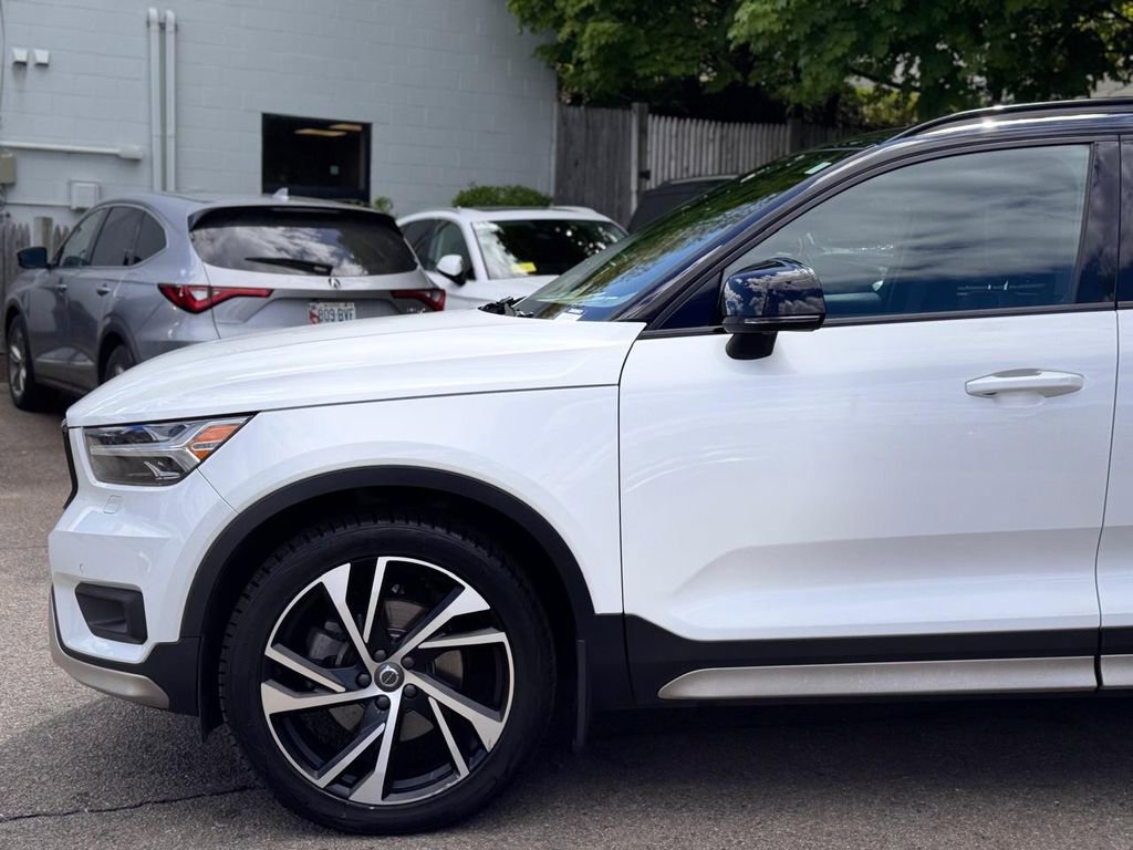 Used 2021 Volvo XC40 T5 R-Design w/ Protection Package Premier AWD/4WD image 10