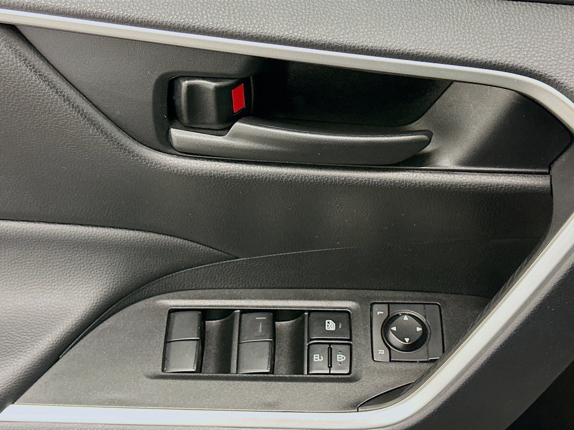 Used 2025 Toyota RAV4 LE image 15