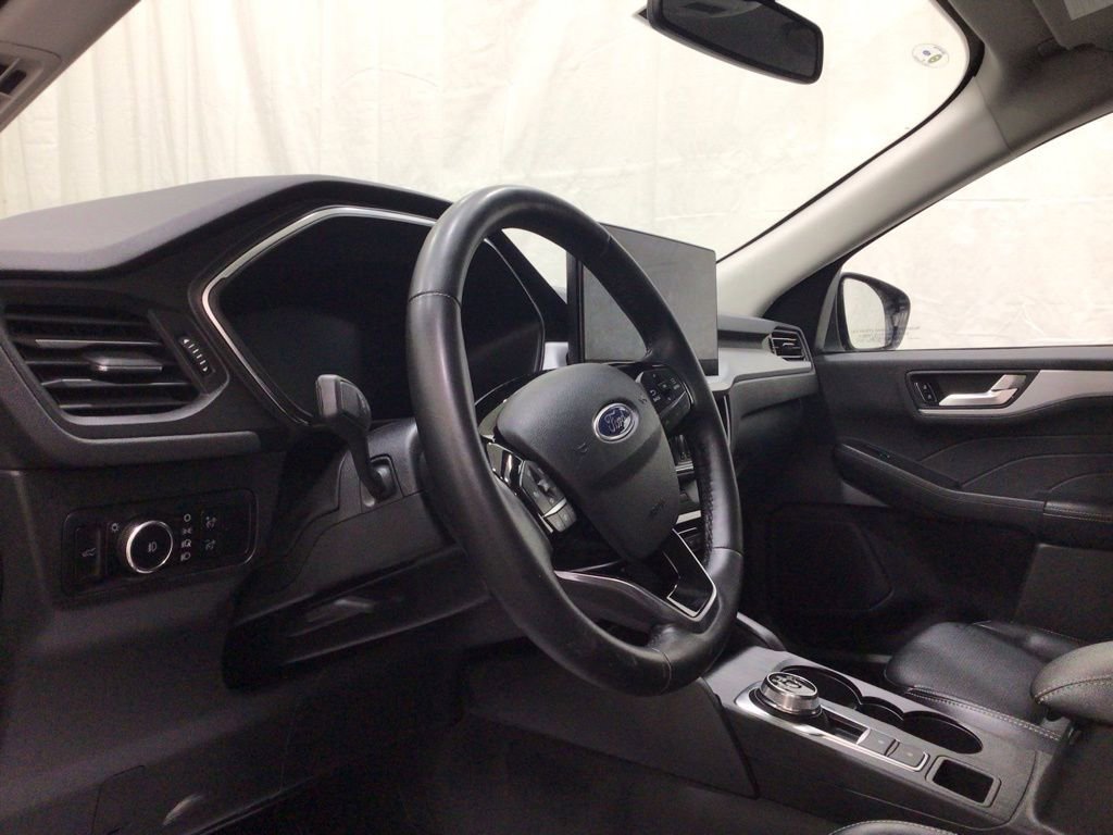 Used 2024 Ford Escape Platinum image 10