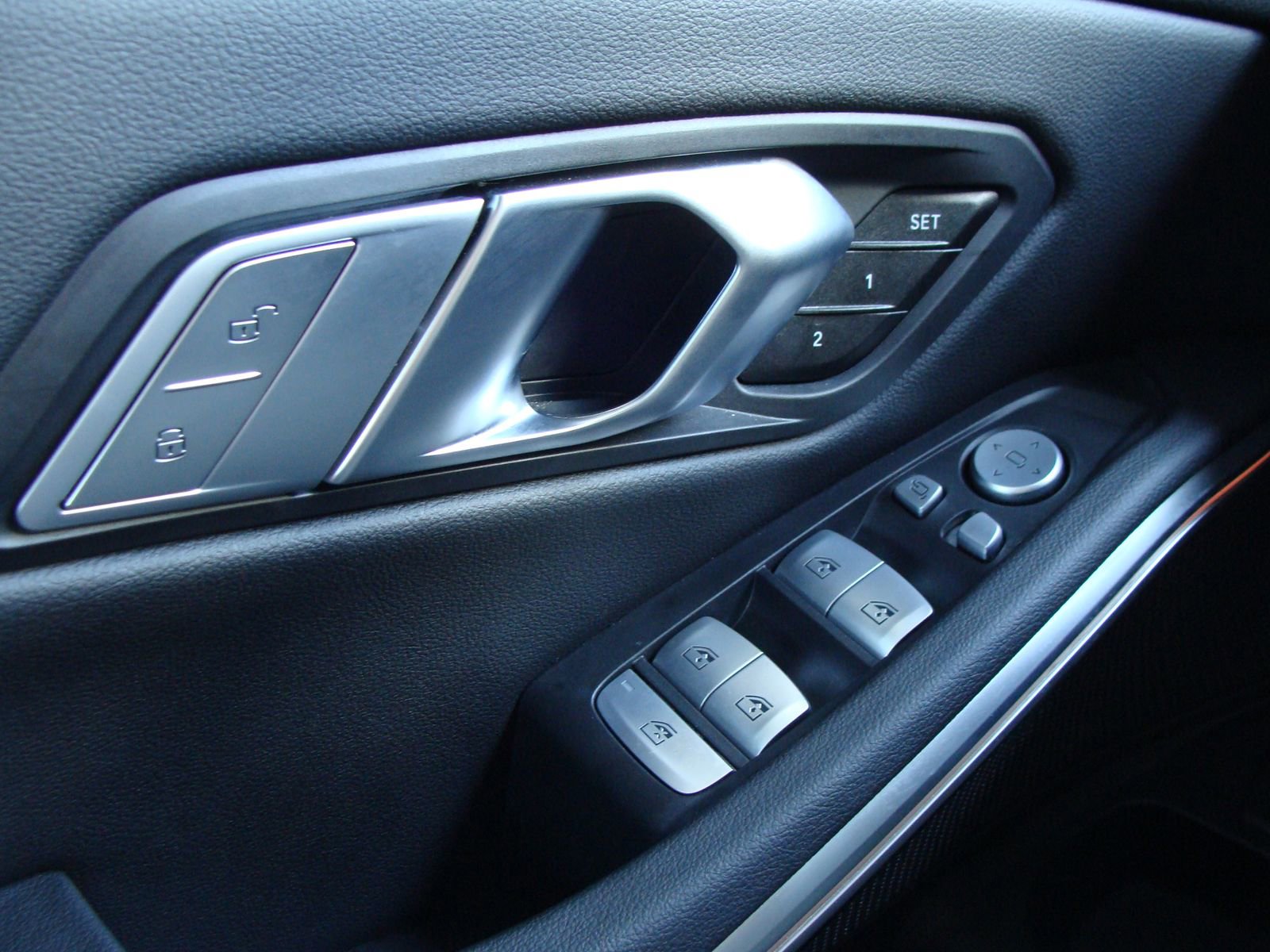 Used 2025 BMW 330i Sedan w/ M Sport Package image 30