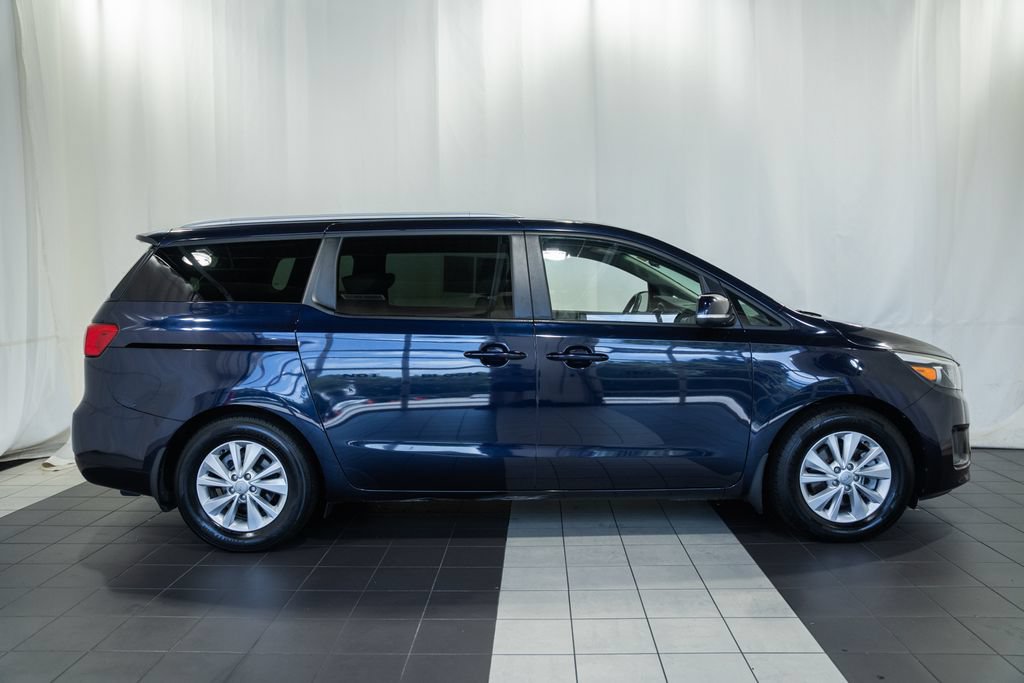 Used 2018 Kia Sedona LX FWD image 3