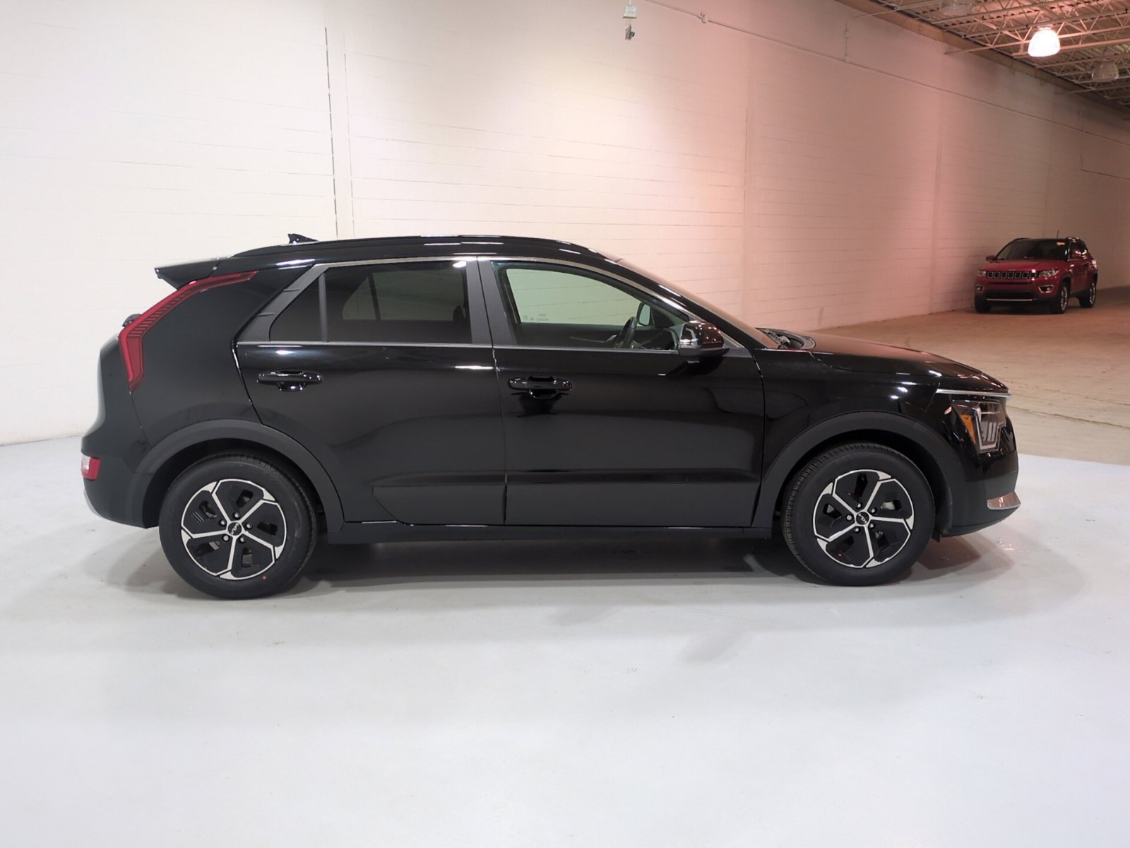 Certified 2024 Kia Niro EX FWD image 2