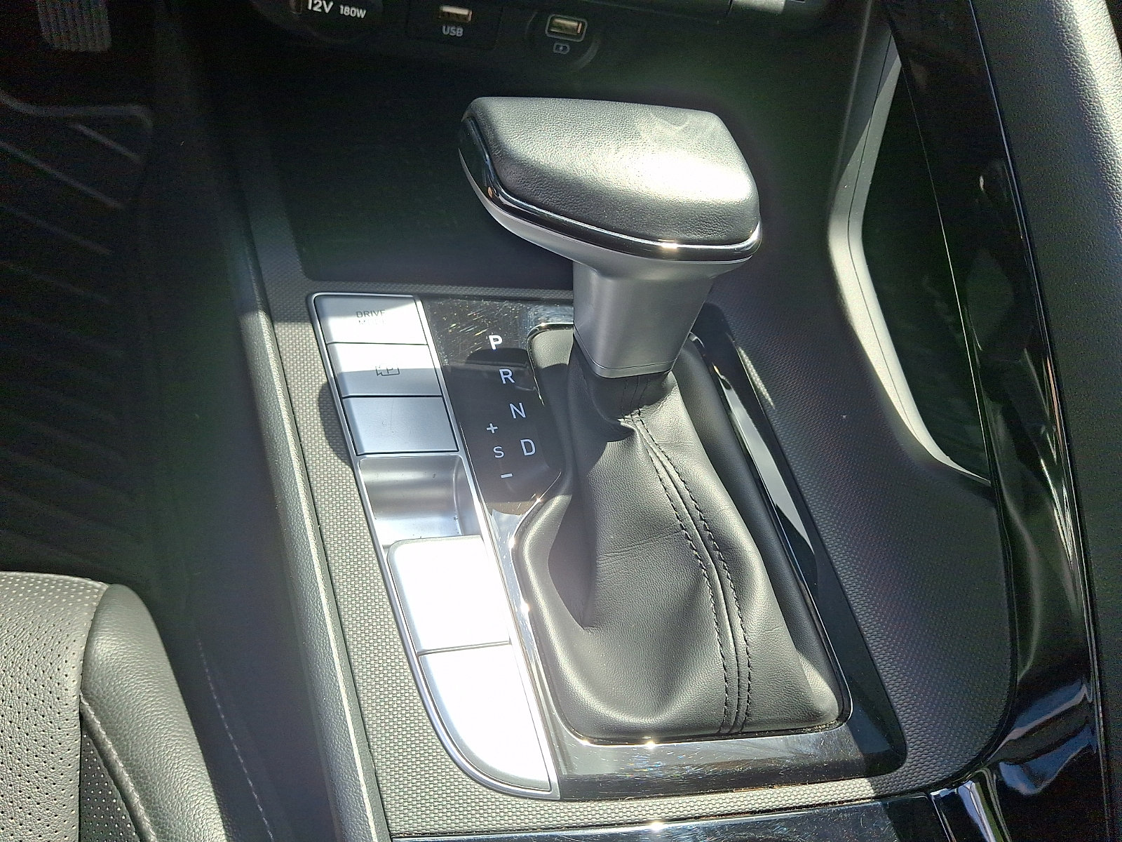 Certified 2022 Hyundai Elantra Limited w/ Winter Weather Package image 22