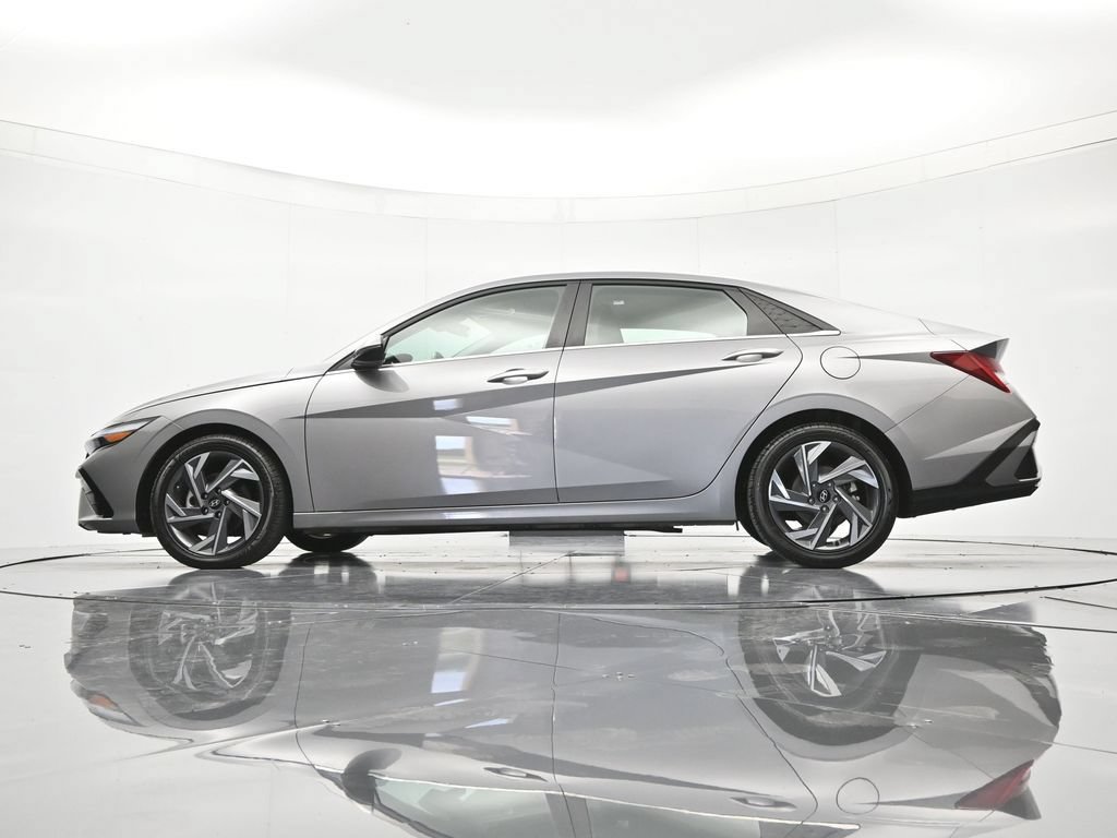 Used 2025 Hyundai Elantra Limited FWD image 46