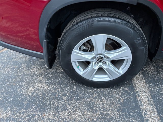 Used 2022 Toyota Highlander LE image 18